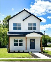 510 W Olive St in Rogers, AR - Building Photo