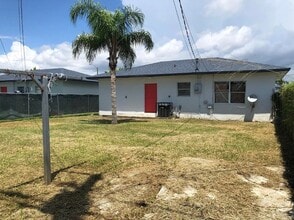 1218 NW 8th Pl in Homestead, FL - Building Photo - Building Photo