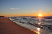 182 Dune Rd in Quogue, NY - Foto de edificio - Building Photo