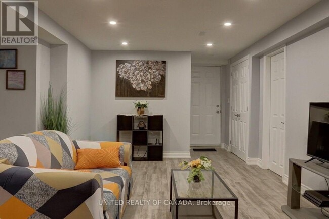 196 McCaffrey Rd in Newmarket, ON - Building Photo - Building Photo