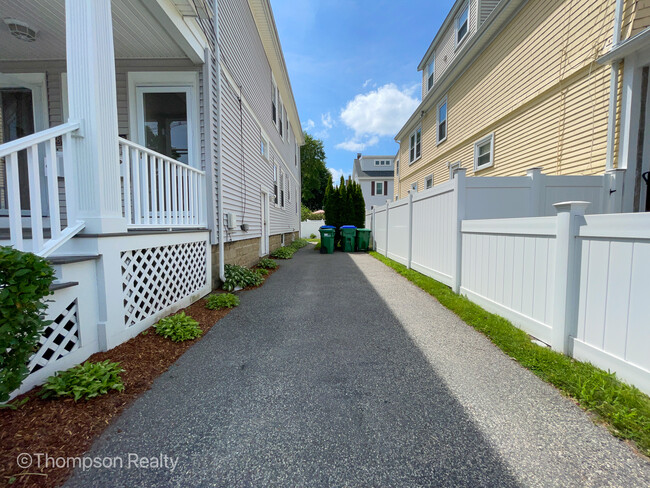 40 Cherry St, Unit 1 in Medford, MA - Building Photo - Building Photo