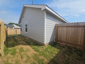 144 Sormonne Lp in Kyle, TX - Building Photo - Building Photo
