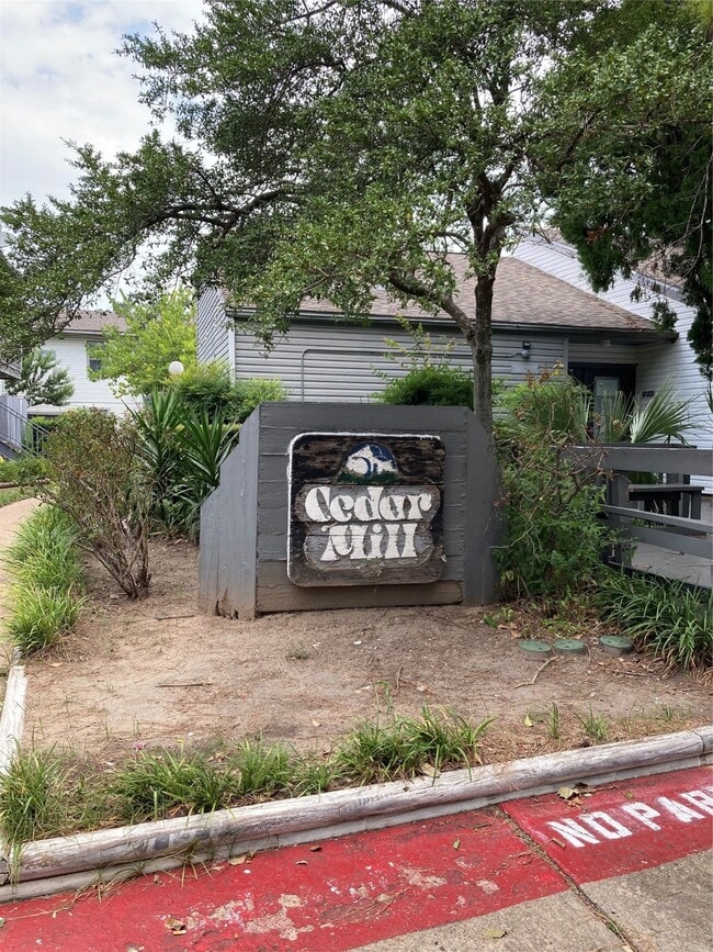 7200 Clarewood Dr in Houston, TX - Building Photo - Building Photo