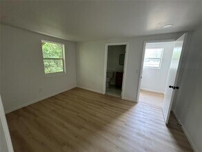 136 NE 60th St-Unit -4 in Miami, FL - Building Photo - Building Photo