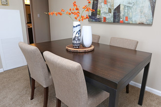 Crescent Centre Apartments & Townhomes in Louisville, KY - Building Photo - Interior Photo