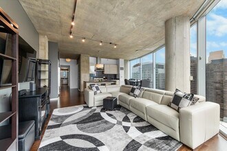 600 N Fairbanks Ct, Unit 3301 in Chicago, IL - Foto de edificio - Building Photo