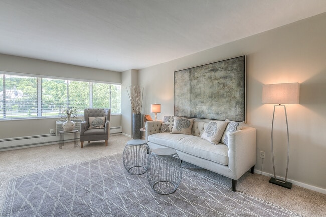 Sunset Country Club Plaza Apartments