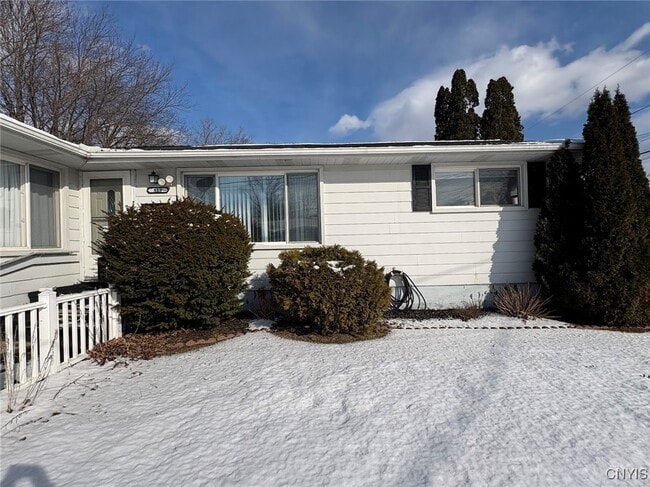 519 Sunflower Dr in Liverpool, NY - Building Photo - Building Photo