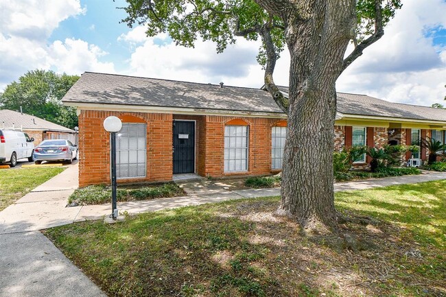 1935 Campbell Rd in Houston, TX - Building Photo - Building Photo