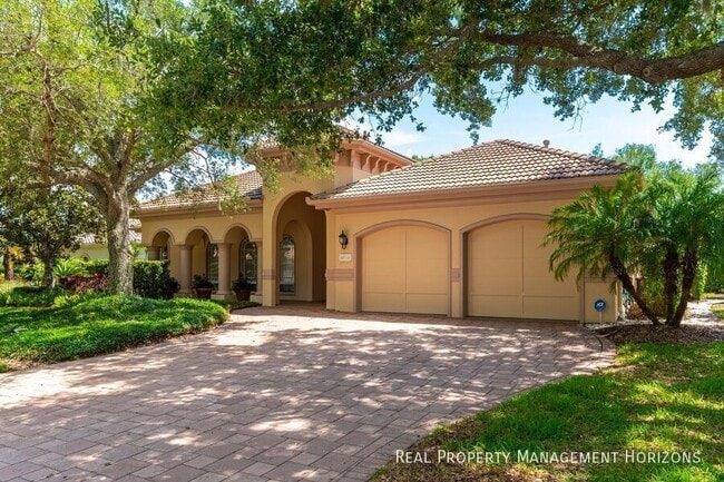 property at 6914 Stanhope Pl