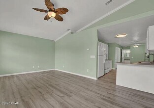 9030 Houston St in Panama City Beach, FL - Foto de edificio - Building Photo