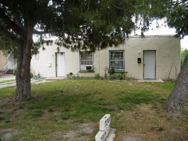 7233 Conejo Dr in San Bernardino, CA - Foto de edificio - Building Photo