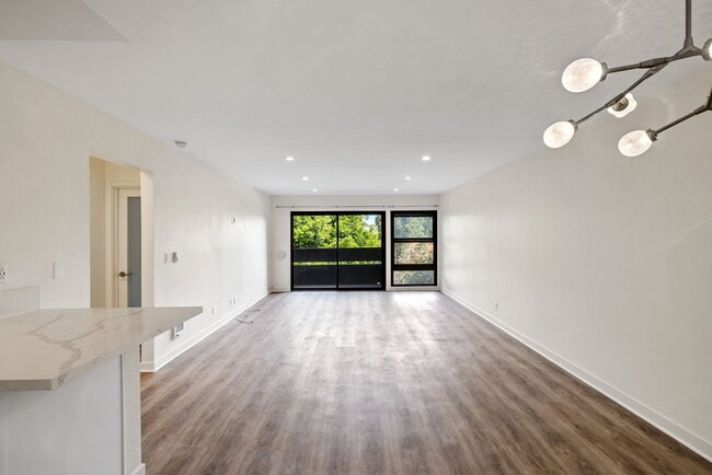7742 Redlands St in Los Angeles, CA - Foto de edificio - Building Photo