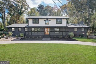 3202 Kingsdale Dr SW in Atlanta, GA - Building Photo