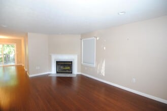 77 Cadogan Way in Nashua, NH - Building Photo - Building Photo