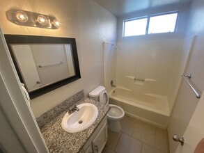 1036 Mirror Lake Dr in Merced, CA - Building Photo - Building Photo