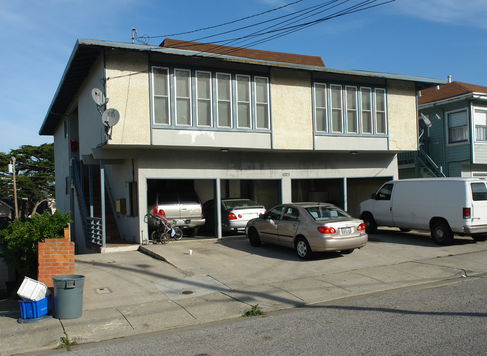 127 Montecito Ave in Pacifica, CA - Building Photo