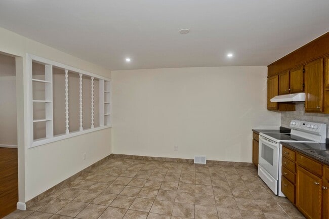 181 State St in Ludlow, MA - Building Photo - Building Photo