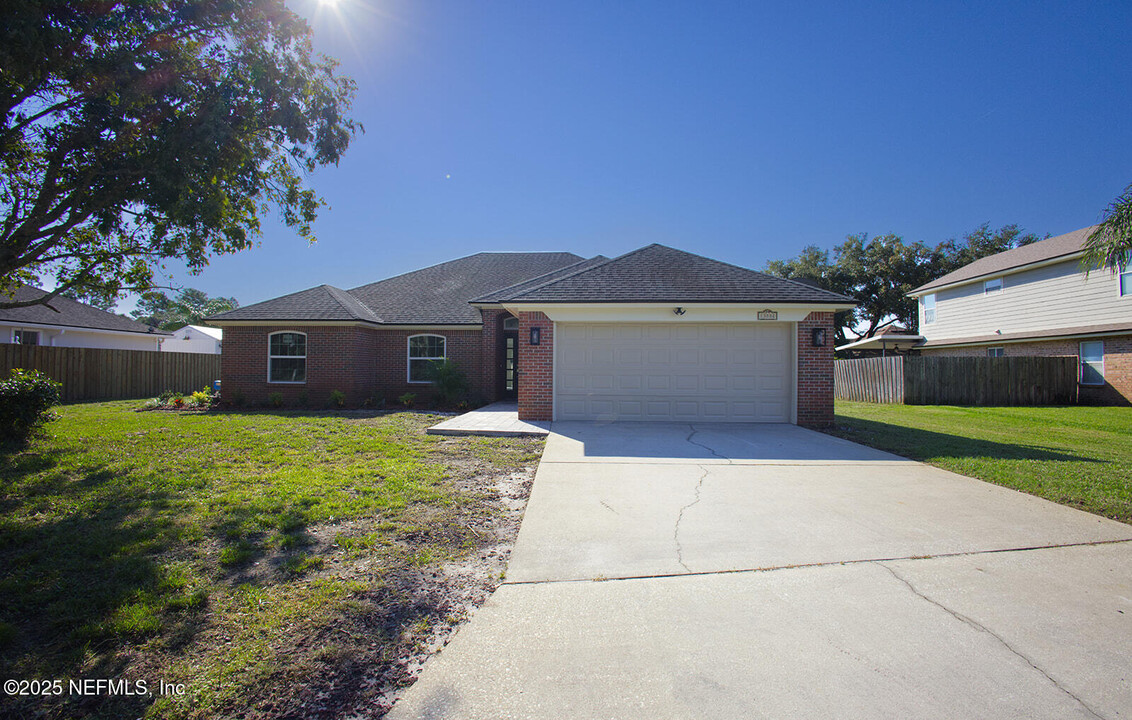 13082 Chets Creek Dr S in Jacksonville, FL - Building Photo