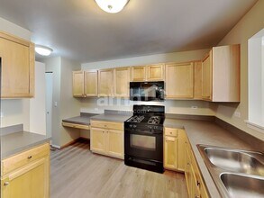 810 Wedgewood Cir in Lake In The Hills, IL - Building Photo - Building Photo