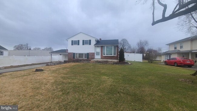 property at 17 Miami Rd
