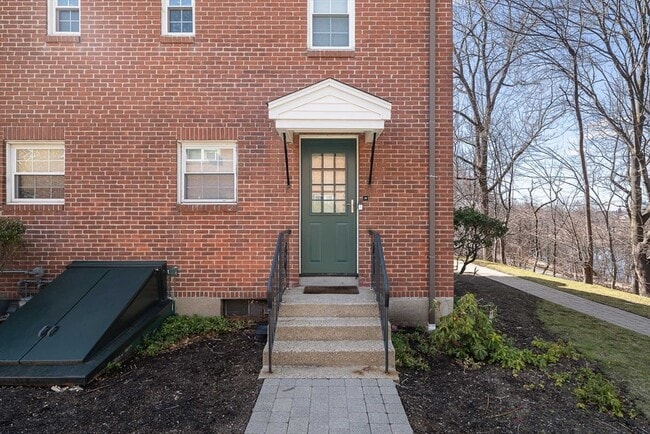 39 Charlesbank Rd in Newton, MA - Building Photo - Building Photo