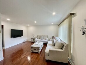 20 N Albert St in Mount Prospect, IL - Foto de edificio - Building Photo