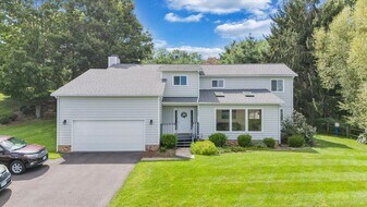 504 Cedar Orchard Dr W in Blacksburg, VA - Building Photo