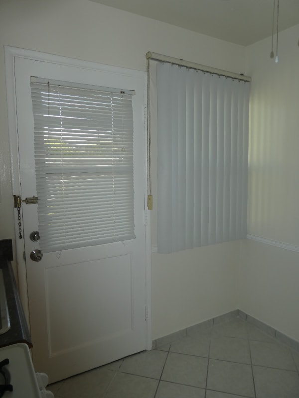 6222 Hazeltine Ave in Los Angeles, CA - Foto de edificio - Building Photo