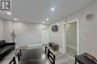 284-284 Talbot St in St Thomas, ON - Building Photo - Building Photo