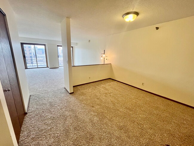 26 W 10th St in St. Paul, MN - Foto de edificio - Building Photo