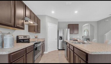 2172 Doe Run Dr in Davenport, FL - Building Photo - Building Photo