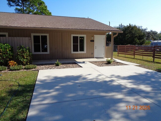 3413 Juniper Dr in Edgewater, FL - Building Photo - Building Photo