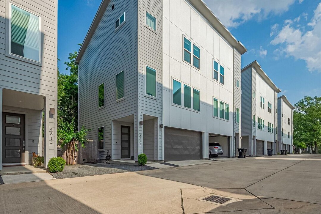 4812 Martin Oaks Ln in Houston, TX - Building Photo