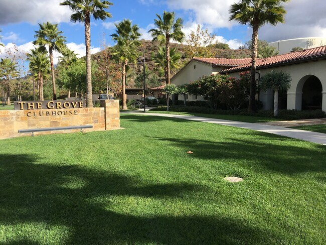 32 Finch in Lake Forest, CA - Building Photo - Building Photo