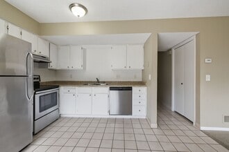 9350 176th St W in Lakeville, MN - Building Photo - Building Photo