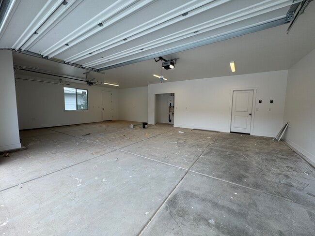 1593 E Dihedral Dr in Saint George, UT - Foto de edificio - Building Photo