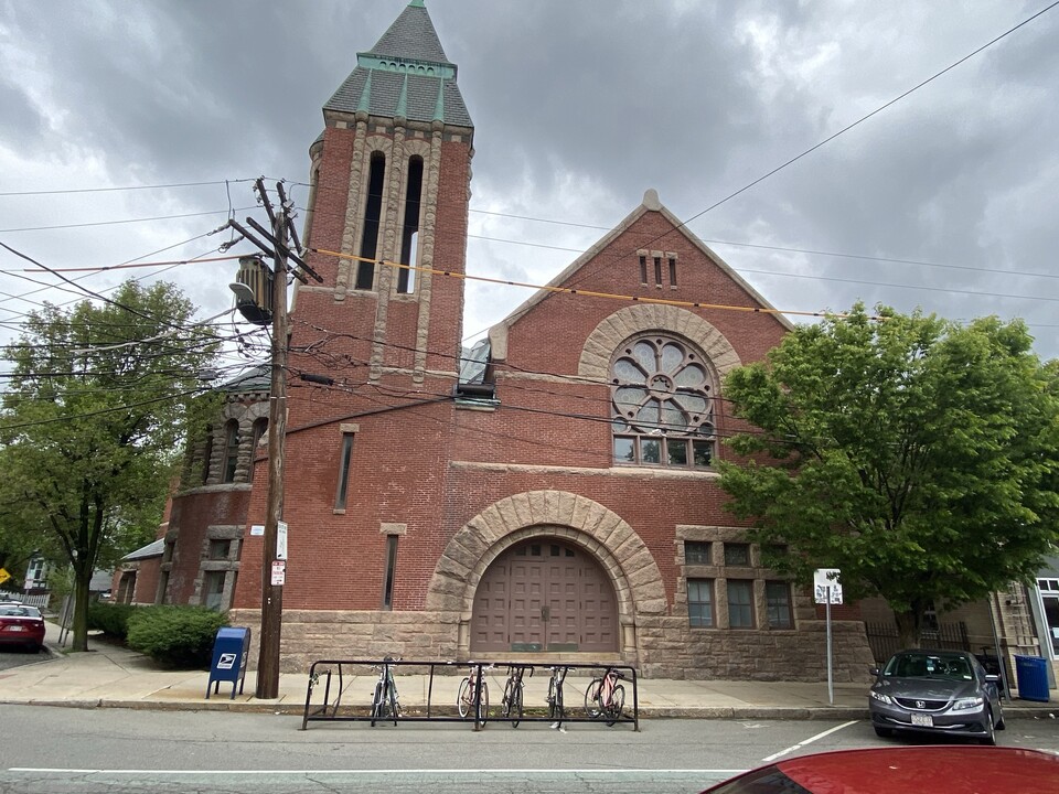 17 Bow St, Unit 21 in Somerville, MA - Foto de edificio