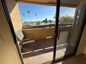 2228 N 52nd St, Unit 230 in Phoenix, AZ - Foto de edificio - Building Photo