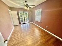 10513 Peach St photo'