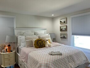 38 Garland St, Unit 1 in Everett, MA - Foto de edificio - Building Photo
