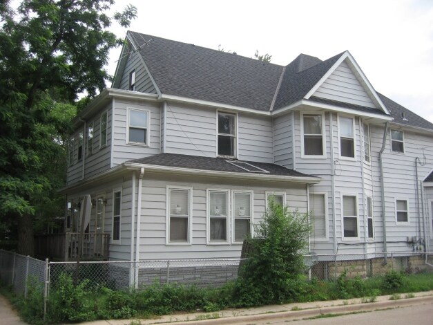 350 N Hickory St in Joliet, IL - Foto de edificio