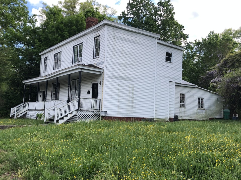 1146 Farmer St in Petersburg, VA - Building Photo