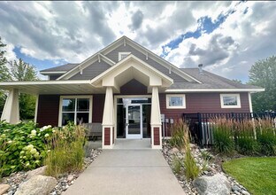 3183 Frontier Dr in Woodbury, MN - Building Photo - Building Photo