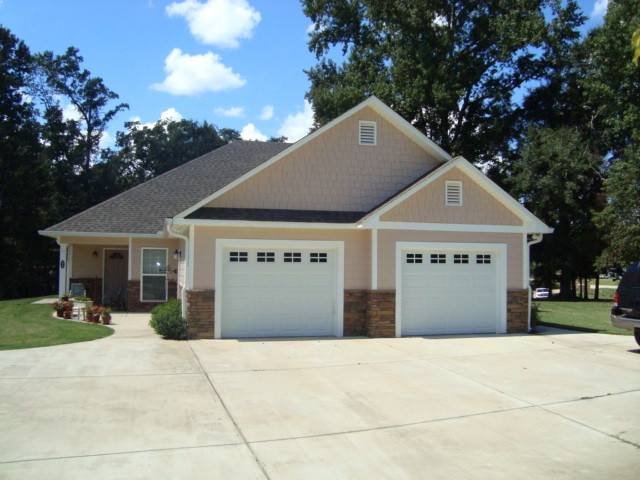 10 & 12 Lee Road 360 in Valley, AL - Building Photo