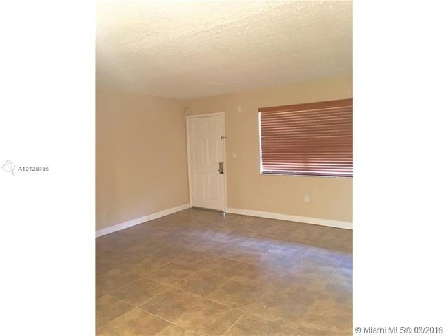 301 NW 177th St-Unit -123 in Miami, FL - Building Photo - Building Photo