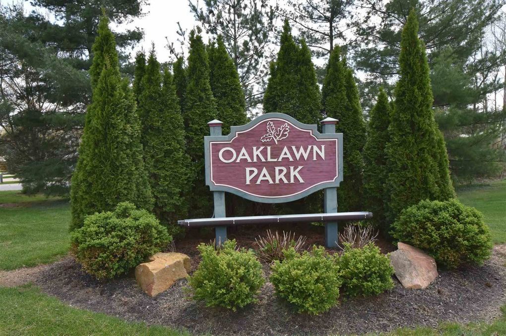 3374 S Oaklawn Cir, Unit 1 in Bloomington, IN - Foto de edificio