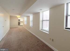 80 New York Ave NW, Unit 301 in Washington, DC - Foto de edificio - Building Photo
