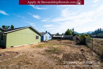 5051 Forsythia St in Springfield, OR - Building Photo - Building Photo