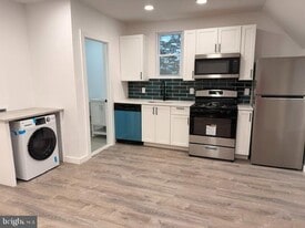 42 N Cove Rd in Merchantville, NJ - Building Photo